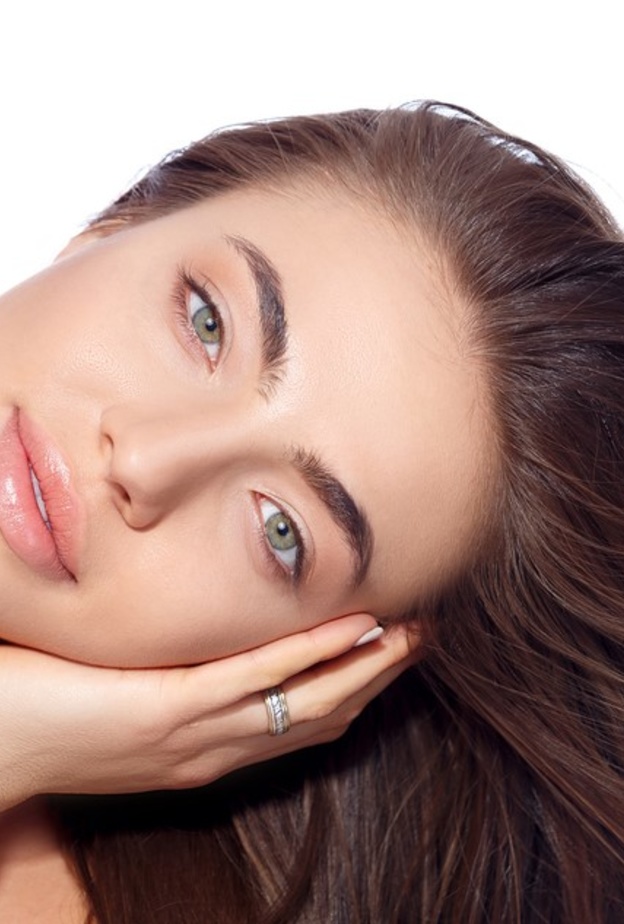 اختيار ألوان ظلال محايدة هي الأنسب للحصول على مظهر طبيعي وناعم