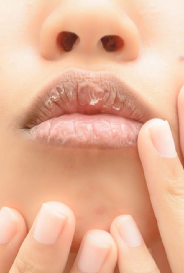 خلطات طبيعية لشفاه رطبة وندية