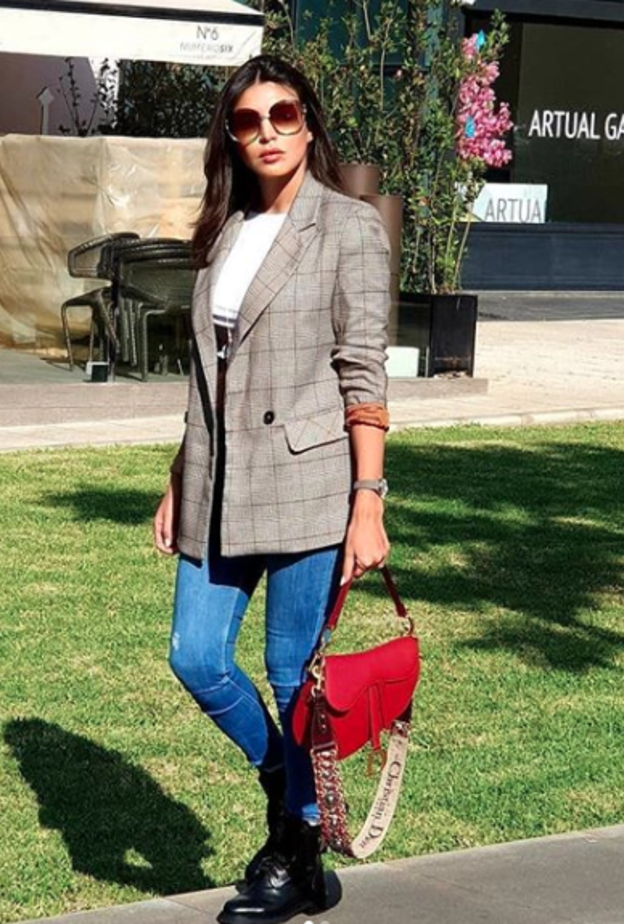 اطلالة أنيقة من ديور تألقت بها أمل بوشوشة