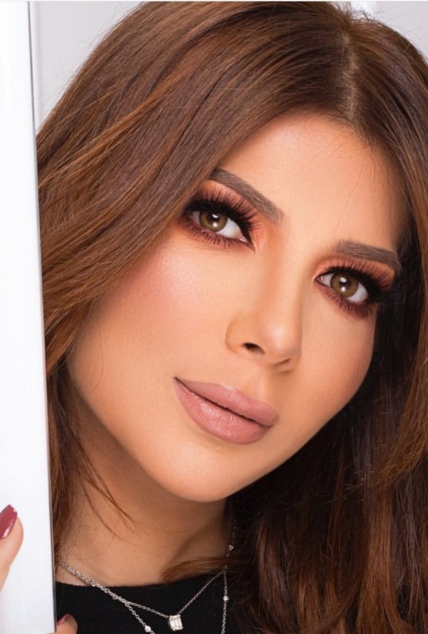 احدث اطلالات مكياج اصاله البرونزية الجريئة والملفتة بعد طلاقها