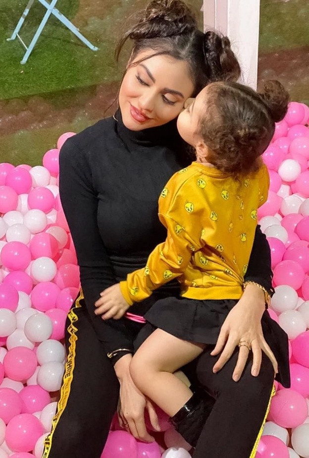 مريم حسين وابنتها