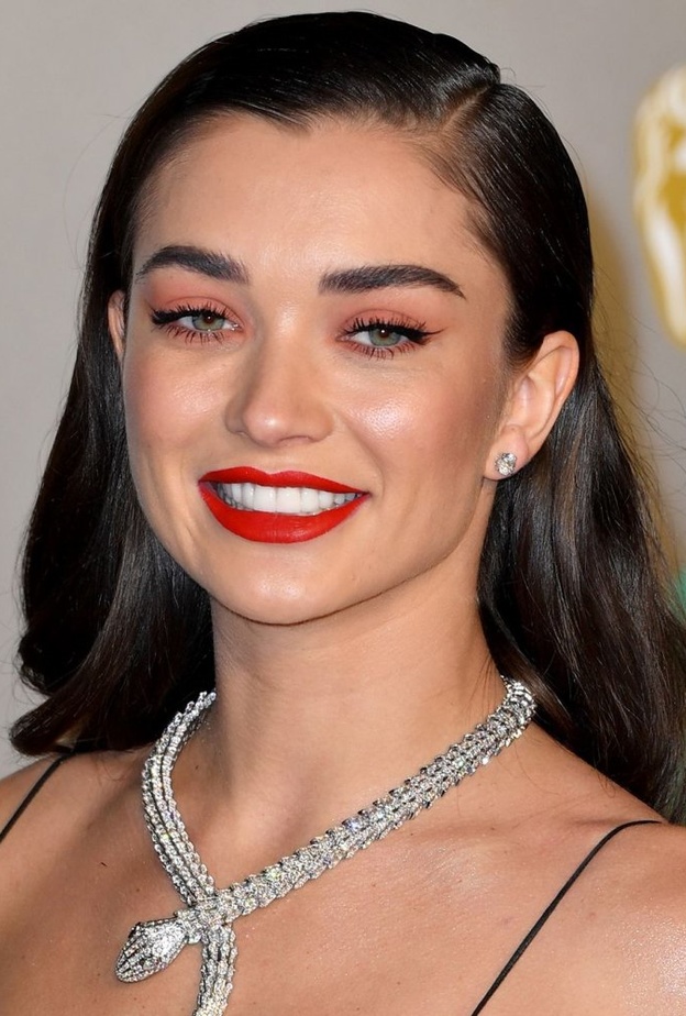 إطلالة جمالية بسيطة اعتدنا على irina shayk بها