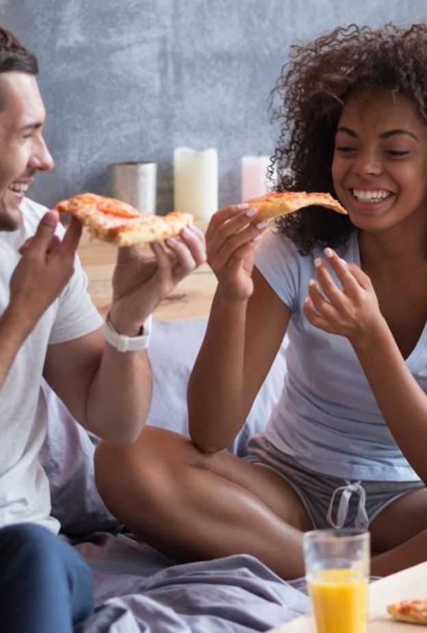أطعمة مفيدة قبل العلاقة الحميمة وأخرى يجب تجنبها الأحد