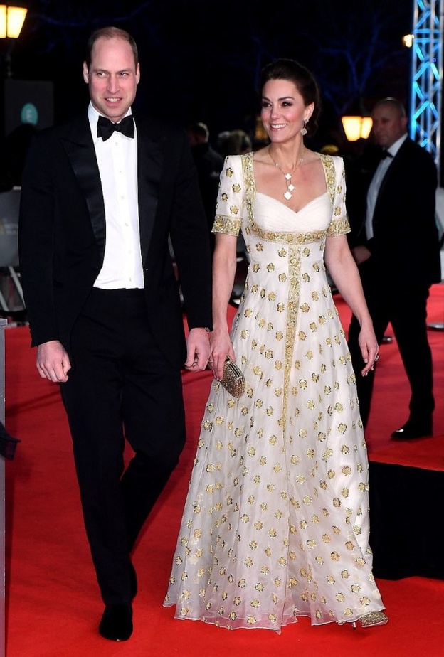 نسقت الدوقة مع الفستان حذاء من جيمي تشو