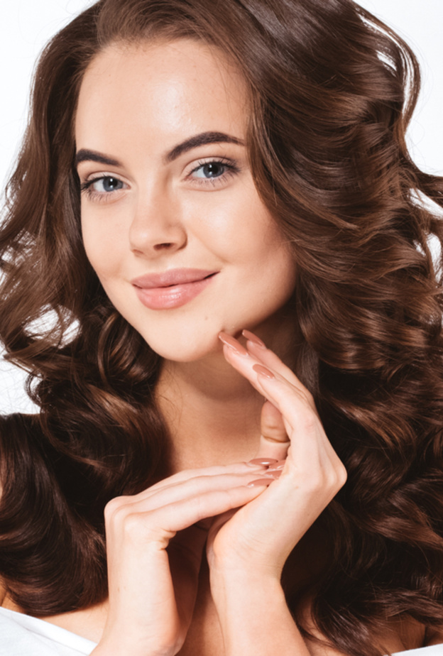 اتبعي نظام غذائي صحي يساعد على تكثيف شعرك