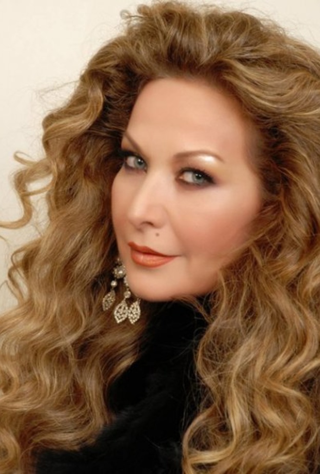 الفنانة رغدة