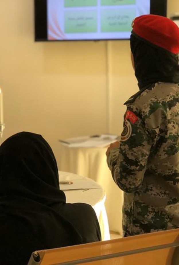  أول دورة تدريبية بمنطقة مكة لتأهيل العسكريات بالقوات البرية على مهارات التفتيش