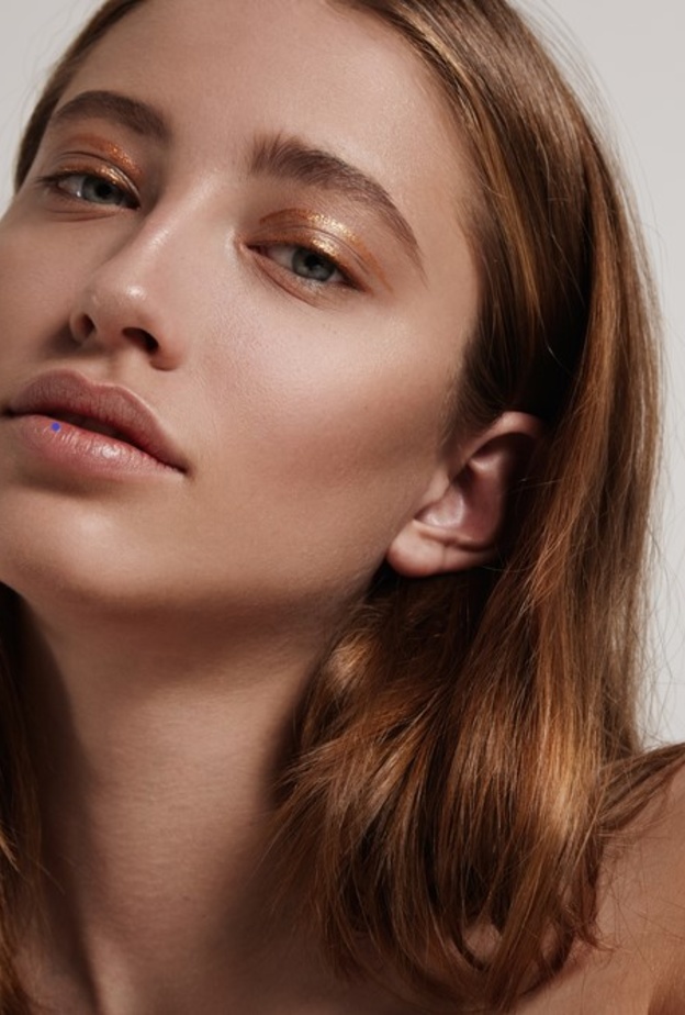 إختاري أحمر الخدود باللون البرونزي لطلة رائعة