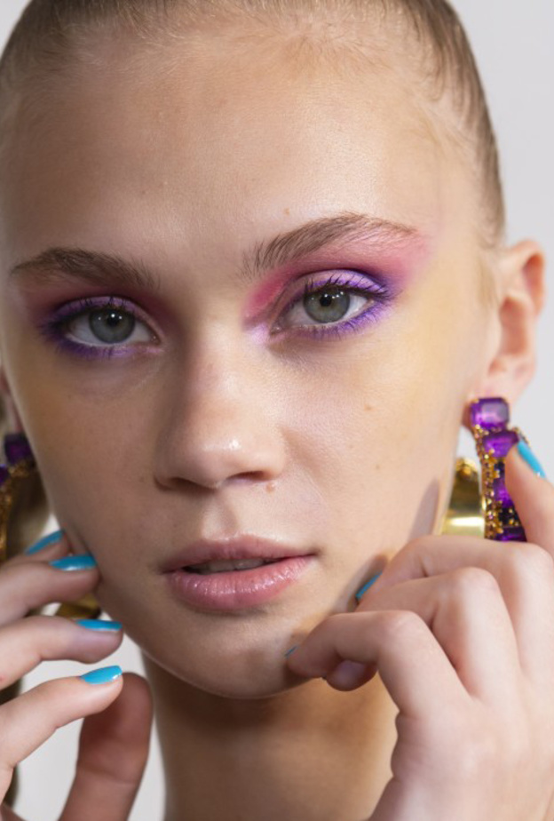 الوان ظلال عيون بنفسجية رائجة طبّقيها قبل ربيع 2020 من Balmain