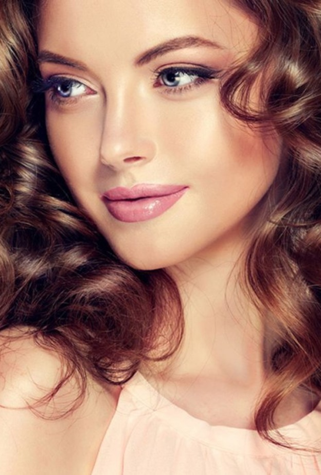 3 طرق لتكثيف الشعر الخفيف بسرعة