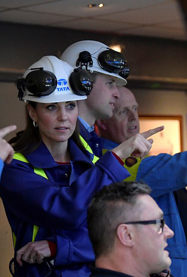 الأمير وليام وكيت ميدلتون يزوران مصنعا للصلب في جنوب ويلز