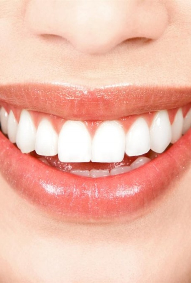 تعرفي على أهم مخاطر عملية زرع الأسنان لتجنب أي آثار جانبية بعد الخضوع إليها