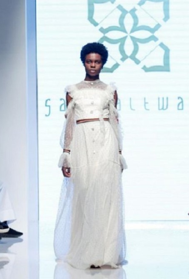  فستان من مجموعة mia