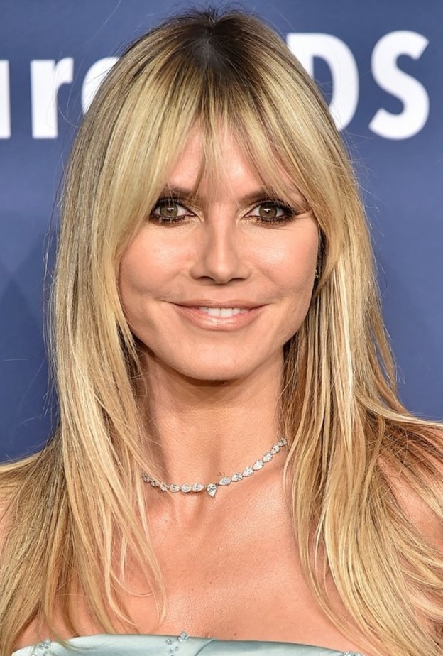 Victoria Justice ركزت على الظلال اللامعة أول العين