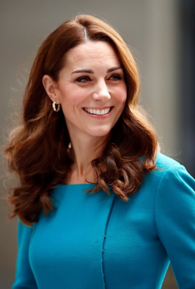 تسريحات شعر ويفي طبقيها باسلوب  بأسلوب الدوقة كيت ميدلتون