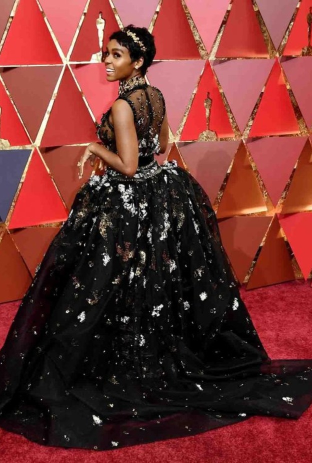 اطلالة JANELLE MONÁE بفستان أسود فاخر وملكي من توقيع Elie Saab عام 2017