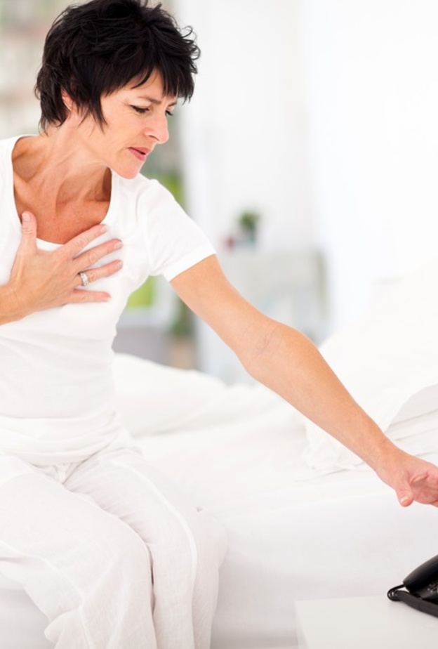 -الاتصال بالطوارئ اول الاسعافات الاولية للجلطة القلبية