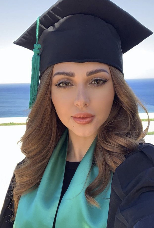 ميريام فارس تحيّر جمهورها بارتداء قبعة التخرج! 