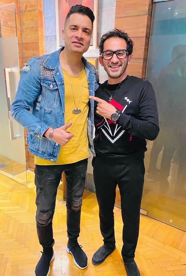 احمد حلمي يؤدي أغنية "بنت الجيران" لـ حسن شاكوش