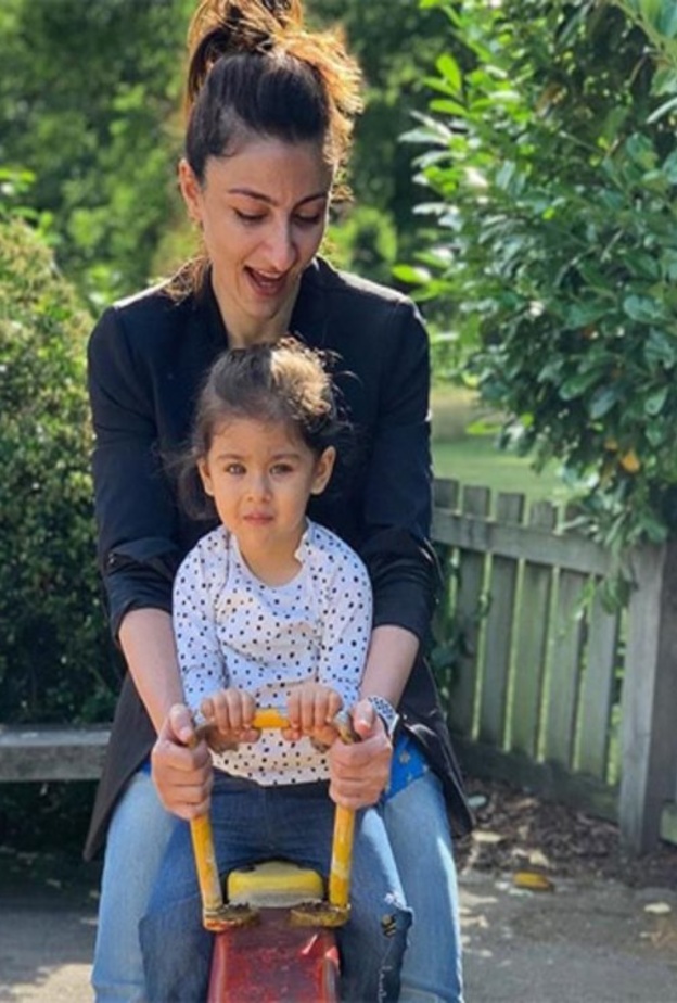 سهى علي خان وابنتها