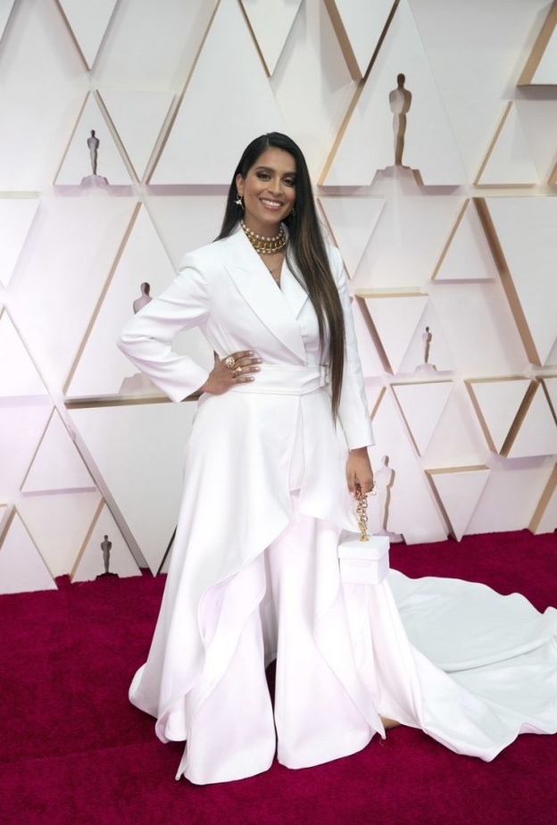 الممثلة يسرا