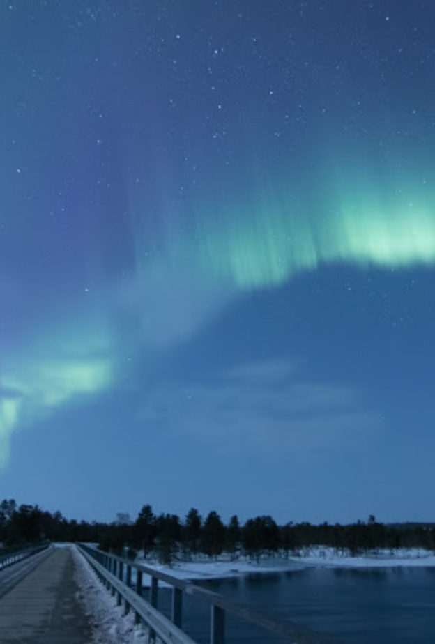 اضواء الشمال في بحيرة ايناري