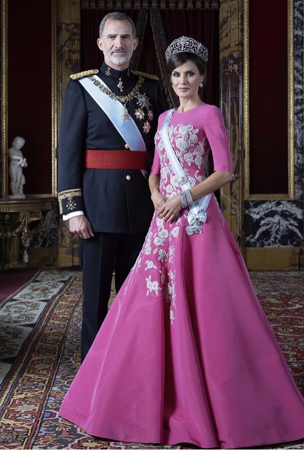 صورة رسمية جديدة لملك اسبانيا فيليب السادس والملكة ليتيزيا