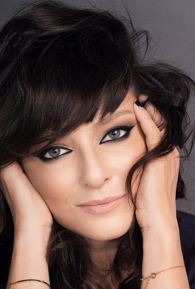 عيون قوية وشاحرة