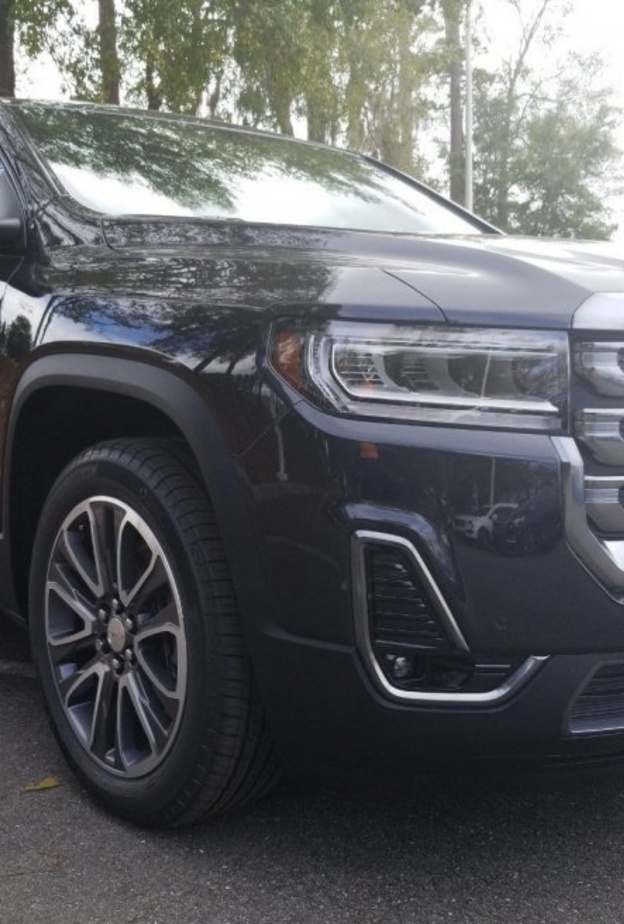 Acadia  من GMC تنافس لاندر كروزر اليابانية