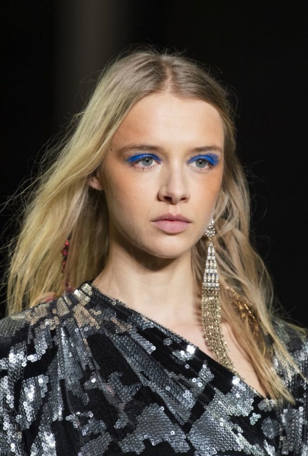 رسمات مكياج برونزي اختاريه من اسبوع نيويورك للموضة من وحي Pamella Roland