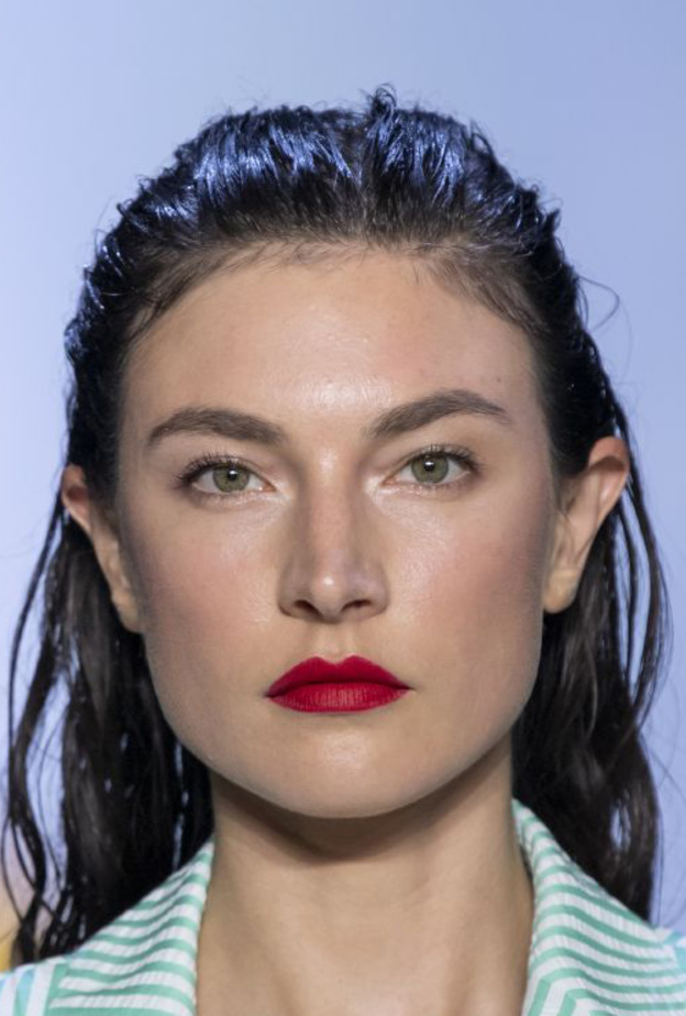 احدث الوان احمر شفاه قوي وجريء بتدرجات لماعة لعيد الحب 2020 من وحي Sies Marjan