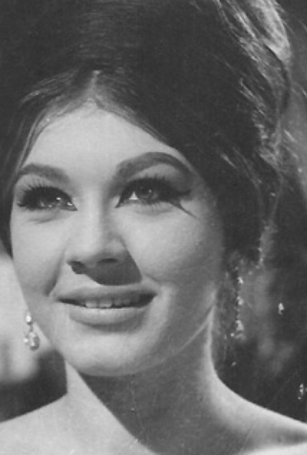 الفنانة شويكار