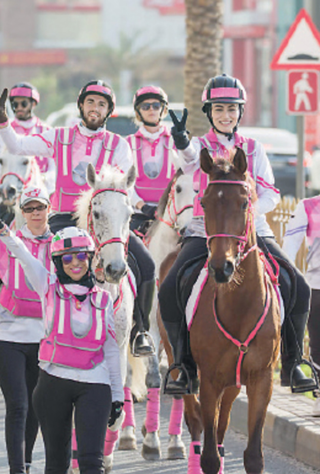 مسيرة فرسان القافلة الوردية