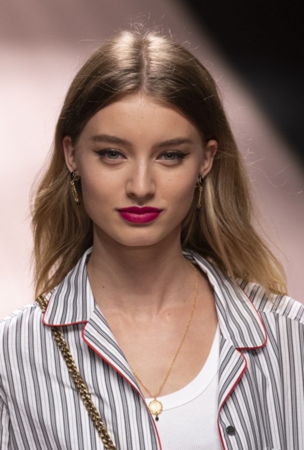 تسريحات شعر بسيطة ليوم الحب 2020