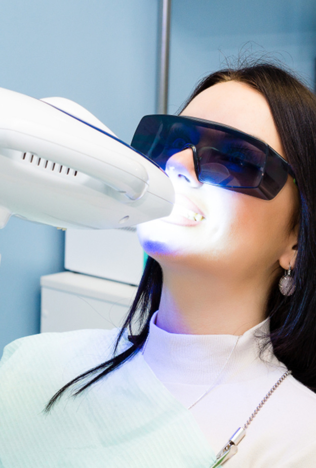 تبييض الاسنان بالليزر تعد عملية غير جراحية تستهدف إزالة التصبغات من على سطح الأسنان