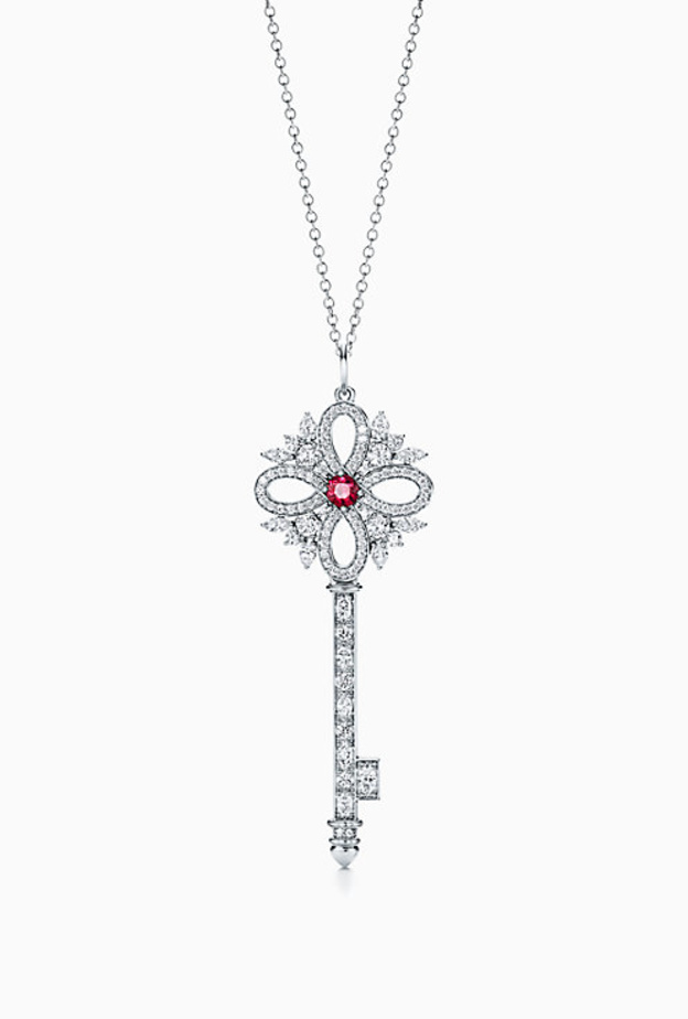 قلادات ساحرة مستوحاة من أشكال المفتاح