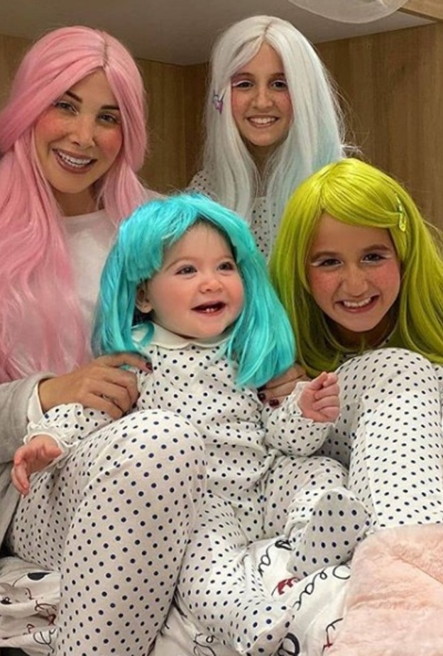  نانسي عجرم وابنتيها