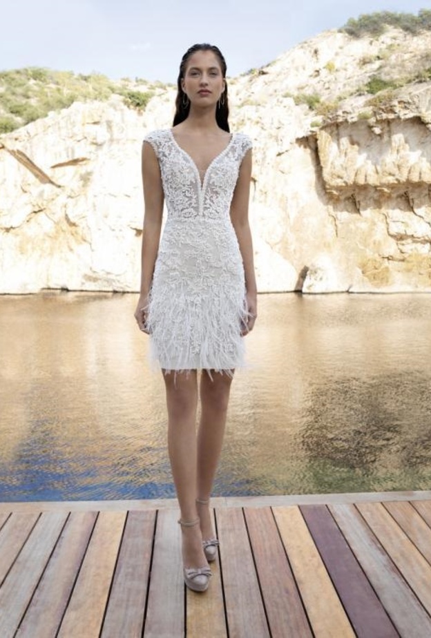 فستان من  azzaro