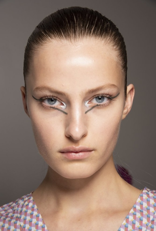  احدث اشكال رسومات ايلاينر براقة موضة ربيع 2020 من Marco De Vincenzo