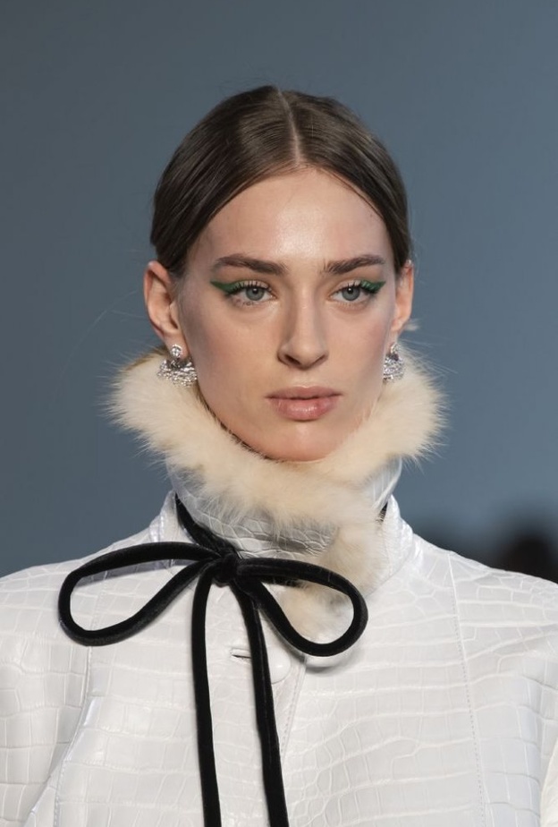 احمر شفاه أسود جريء من وحي Laquan Smith