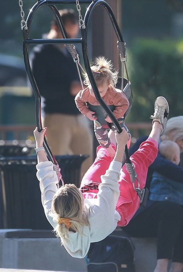 هيلاري داف وطفلتها