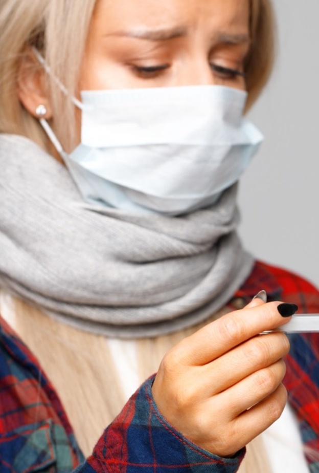 تتشابه اعراض فيروس كورونا مع نزلة البرد