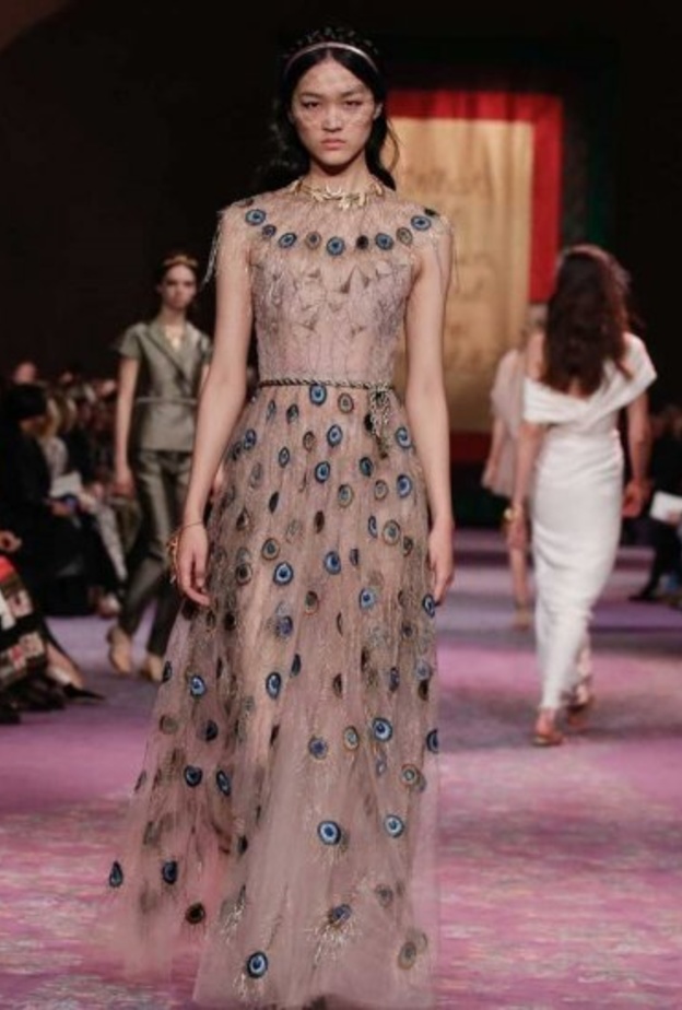 فستان من dior