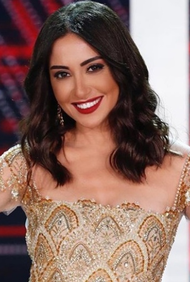 ناردين فرج تتميز بإطلالاتها الجمالية الراقية