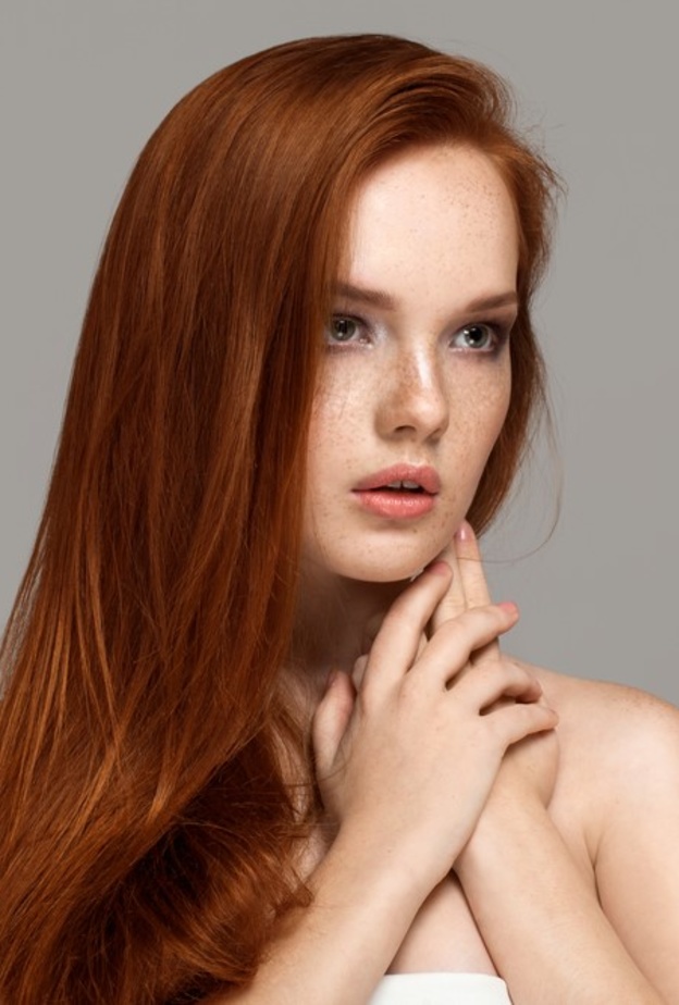 قومي بعلاج النمش من خلال تطبيق ماسكات طبيعية على وجهك