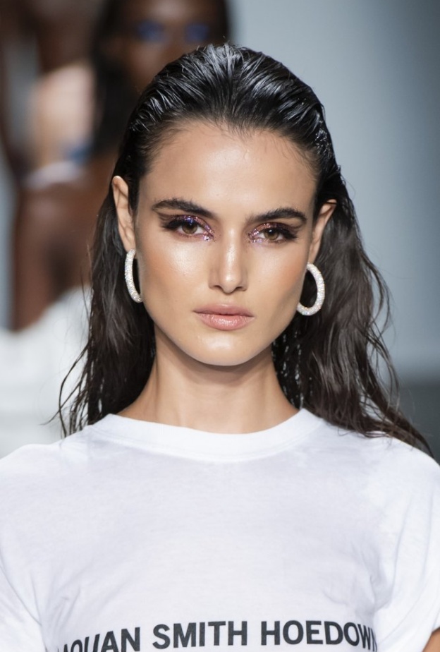 كحل عيون أسود عريض