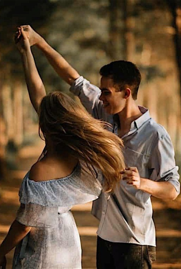 علامات تدل على بداية الدخول في علاقة حب