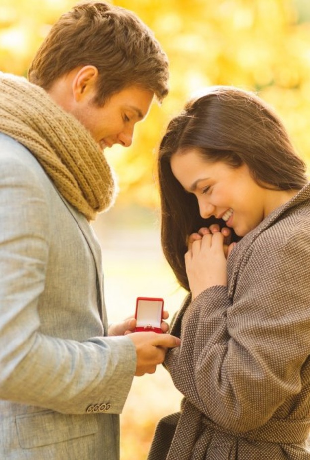  تبادلا الهدايا الرمزية خصوصا الورود