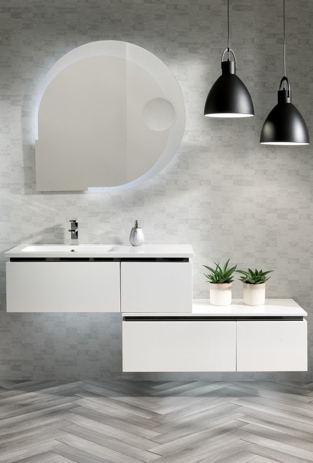 تصميم المرآة ضمن خزانة جدارية للحمامات الصغيرة