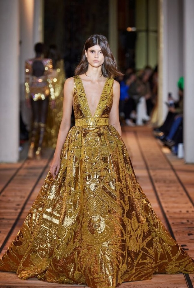 فستان أحمر من زهير مراد